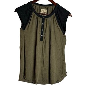 Chaser Heathered Dark Gray Olive Tee Contrasting Shoulder Colour Buttons Medium